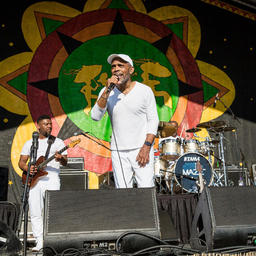 Maze feat. Frankie Beverly