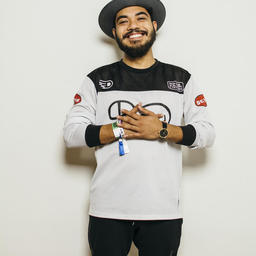 drinks are on us, w/ promnite!